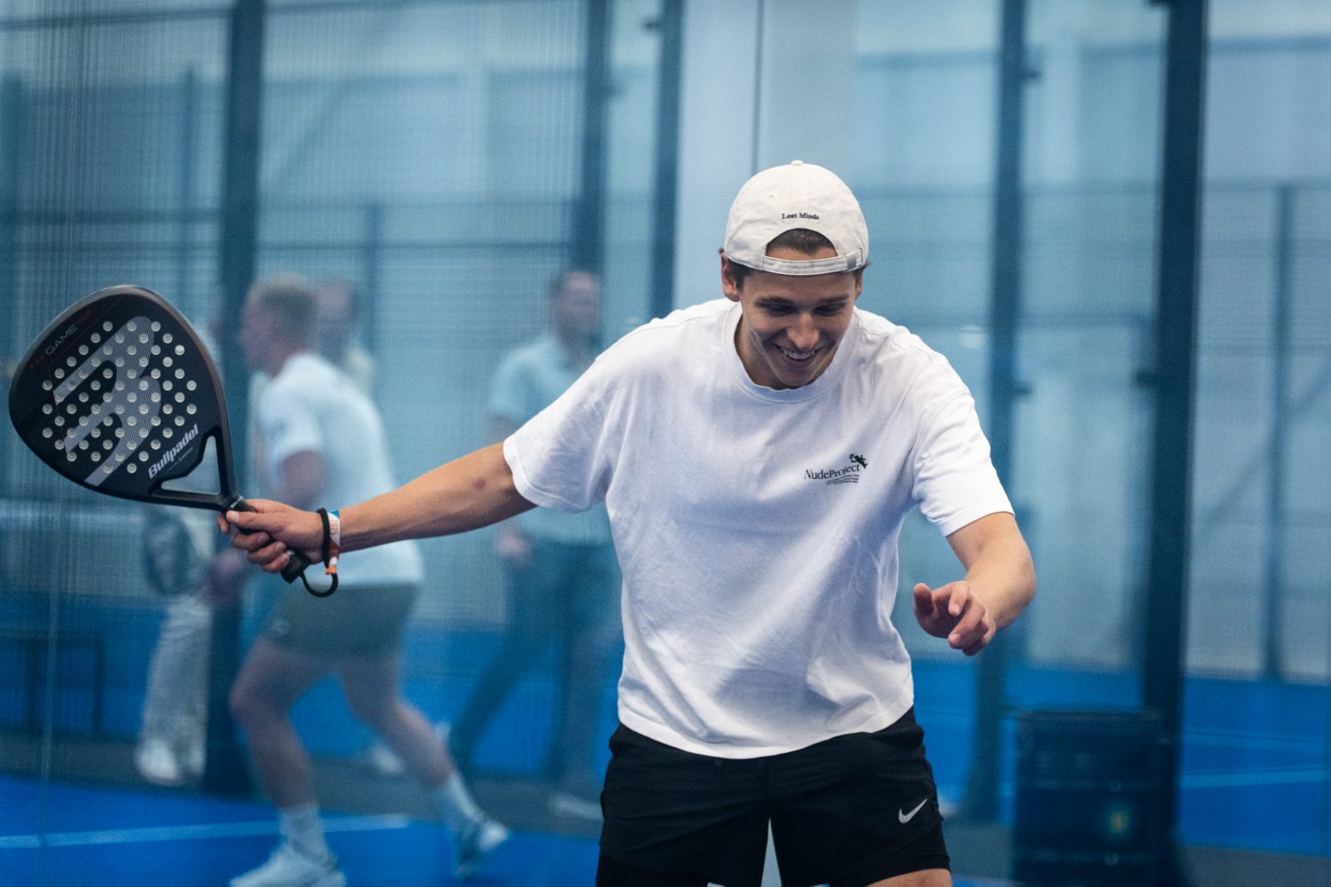 Padel actie op de baan bij Poort Padel Almere